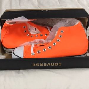 Chuck Taylor Converse Hi Top (Neon Orange)